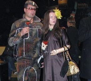 На осенних Ukrainian Fashion Week, которые прошли в октябре 2010, авангардно выглядели не только модели, но и посетители. Фото Ольги Кромченко. 