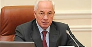 Азаров хочет обеспечить украинцев работой. Фото с сайта Кабмина