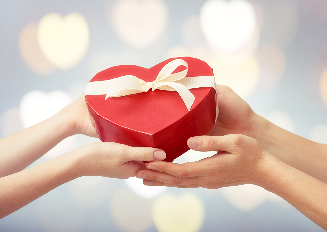 Какой подарок сделать любимому на 14 февраля?