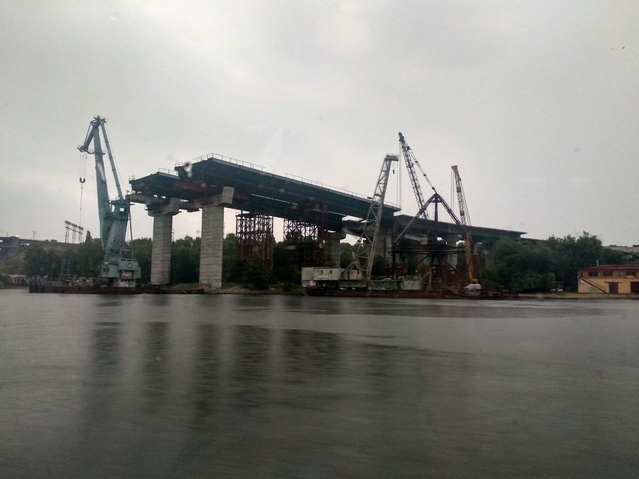 Часть запорожских мостов должны построить за 2,3-3 года