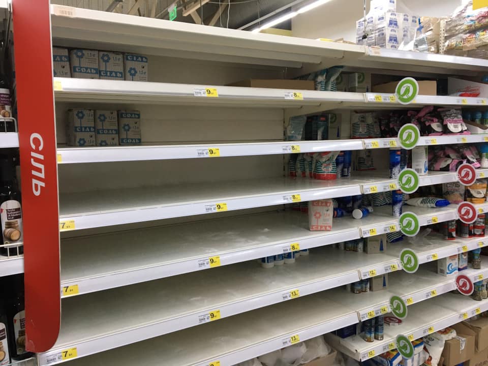 В Запорожье люди раскупают продукты в супермаркетах / фото: fb Василенко Богдан 