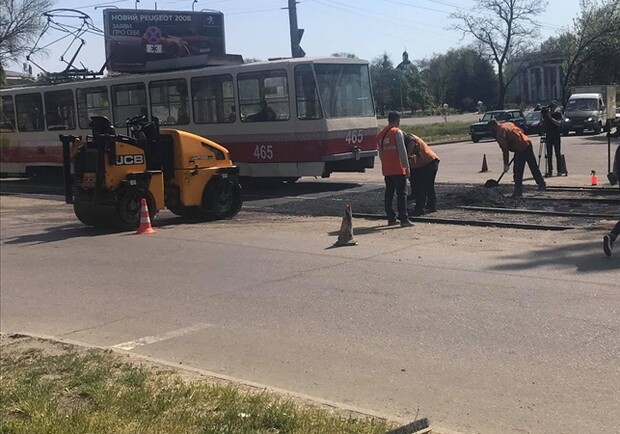 Недалеко от запорожского цирка ремонтируют переезд. Фото: горсовет