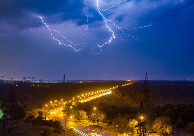 Штормовое предупреждение в Запорожье. Фото: fb Алексей Толмачев