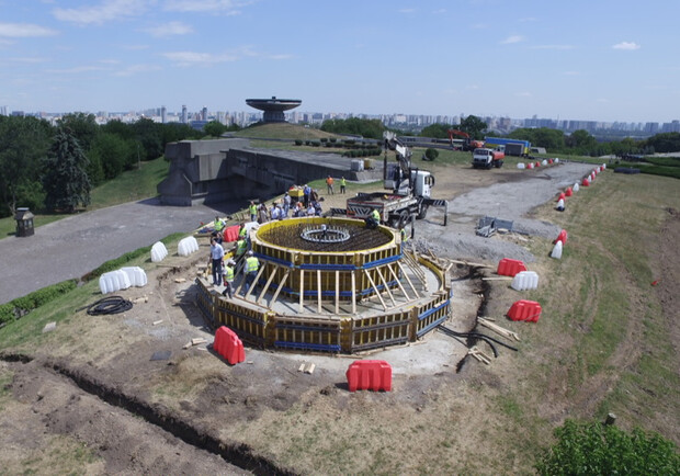 Высота флагштока составит 90 метров. Источник фото: КГГА