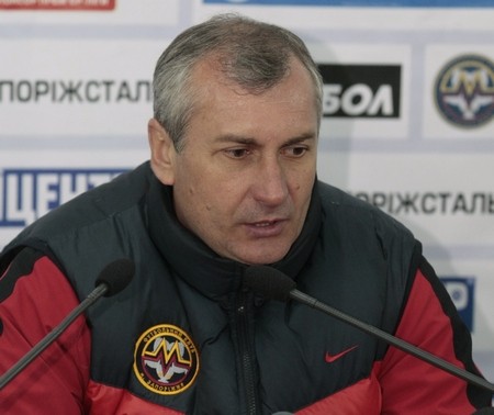 Олег Лутков прокомментировал игру своих подопечных.
Фото www.fcmetalurg.com.