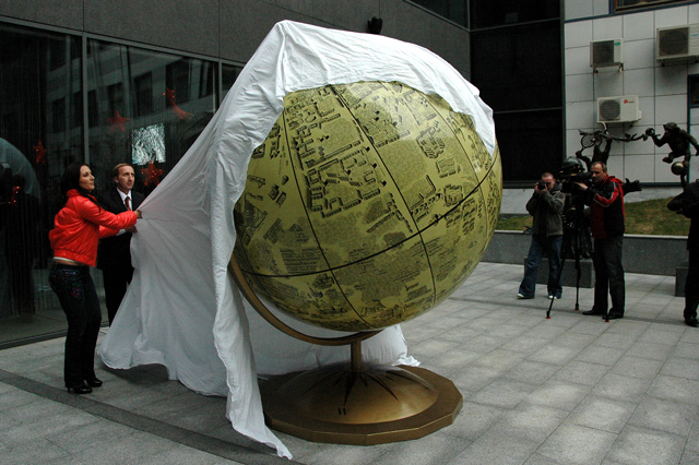 На Сумской открыли глобус Харькова - Харьков Vgorode.ua