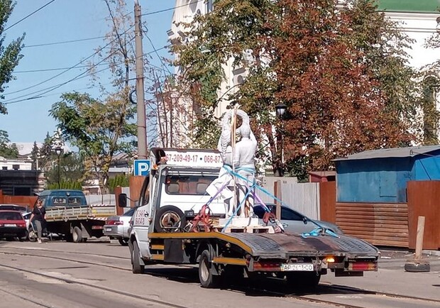 В сквер Пионеров привезли скульптуры / фото: fb Елена Макайя-Мельникова