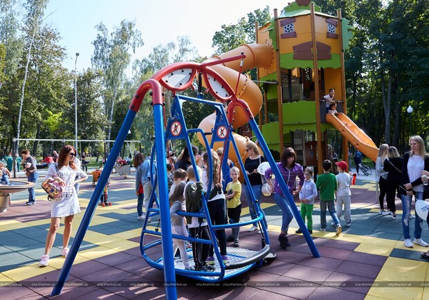 В Харькове появилась инклюзивная детская площадка (фото) - Харьков  Vgorode.ua