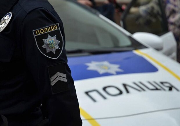 В Киеве ранили волонтера, который на улице раздавал газеты. Фото: UAnews