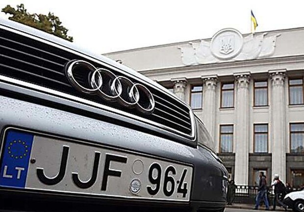 Добились своего: евробляхеры покинули улицу Грушевского. Фото: Ukrmedia