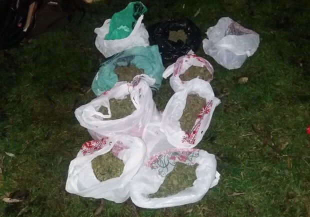 Біля Львова затримали чоловіків з марихуаною. Фото поліції