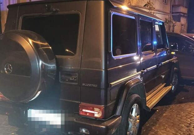У центрі Львова п’яний водій розбив три автомобілі. Фото поліції