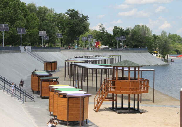 Правобережный пляж будут вновь реконструировать. Фото: Vgorode