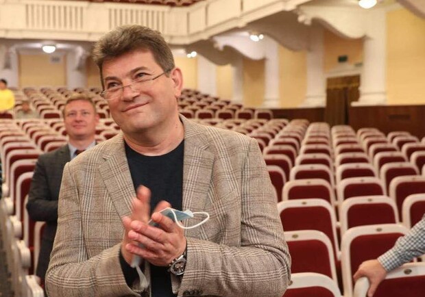 Тяжело живется: Владимиру Буряку хотят дать надбавки к зарплате и материальную помощь - фото с его страницы в Fb