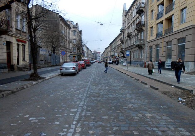 У під'їзді одного з львівських будинків невідомі розлили пів кілограма ртуті. Фото: vorobus.com (умовне)