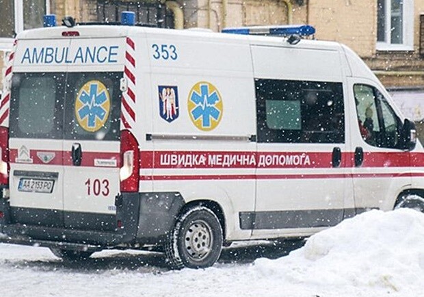 На Виноградаре медики "скорой" добирались к пациенту пешком. Фото: aspi.com.ua