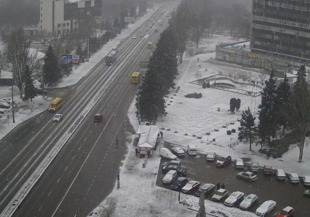 Метель, пробки и ДТП: хроника снегопада в Запорожье (обновляется) - фото: webcam.zp.ua