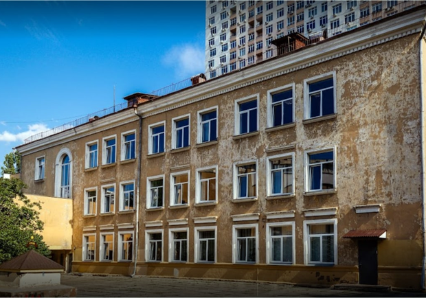 Что сейчас с ребенком, который выпрыгнул из окна лицея. Фото: Sergey UA