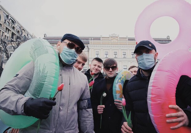 Радикалы напали на участниц женского марша. Фото: Telegram Традиции и порядок