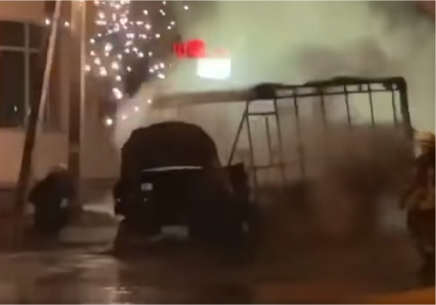Под Киевом сгорела маршрутка. Фото: drp.kiev.ua