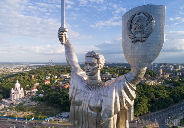 Замена изображения серпа и молота на щита