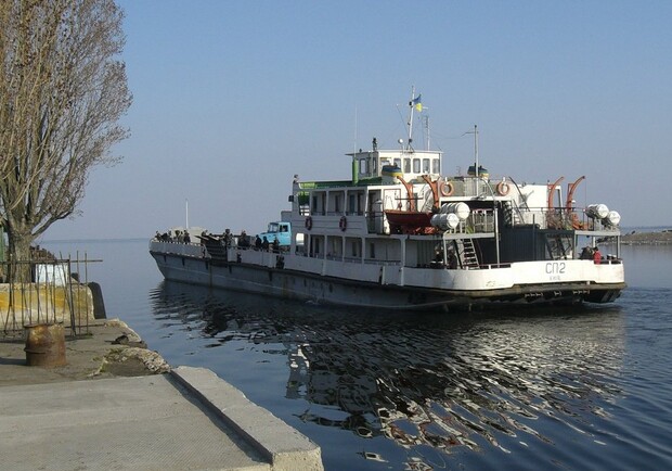 Паромная переправа из Запорожской в Днепропетровскую область: график и цены. Фото: fb Никопольский речной порт