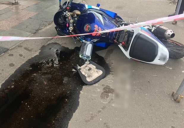 На Оболони пьяный байкер "потерял" пассажира и сбежал. Фото: "Патрульная полиция"