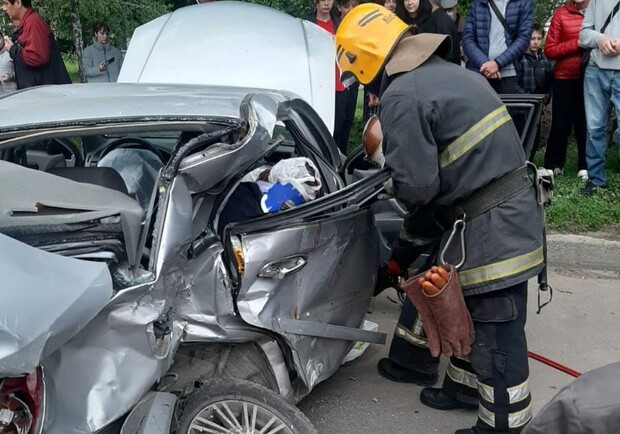 Masshtabnoe Dtp Na Saltovke Stolknulis Dve Inomarki Foto Harkov Vgorode Ua