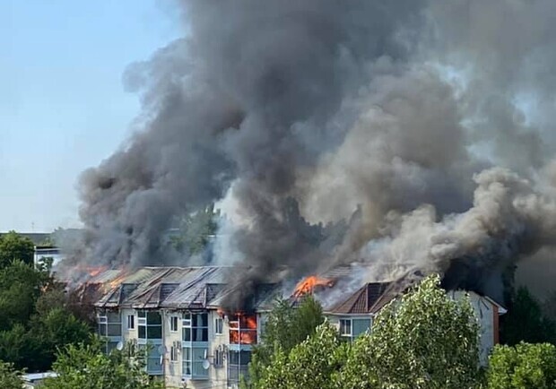 Мэр Мелитополя прокомментировал пожар в коттеджном городке. Фото: fb Анастасия Берсенева