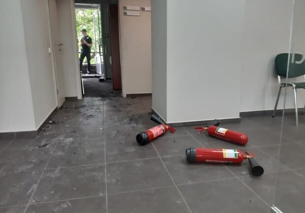 Новые подробности ограбления банка на Приорке: сколько денег украла женщина. Фото: Полиция Киева