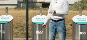 Иновационно: на Троещине установили электронные подземные мусорные баки