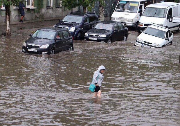 Жуть: в Бердянске из-за непогоды током убило двух человек. Фото: "Бердянск 24"