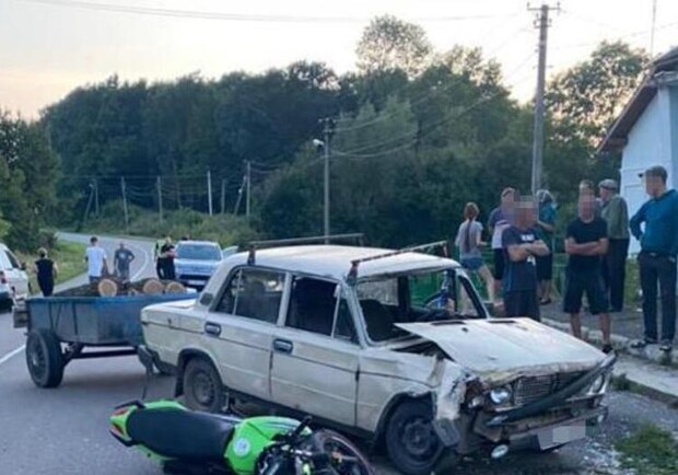 Внаслідок ДТП на Самбірщині 18-річна дівчина отримала перелом таза. Фото поліції
