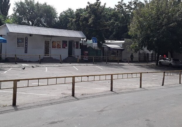 Не нарушайте: в Запорожье водителю поход в туалет обошелся в 700 гривен. Фото: инспекция по парковке
