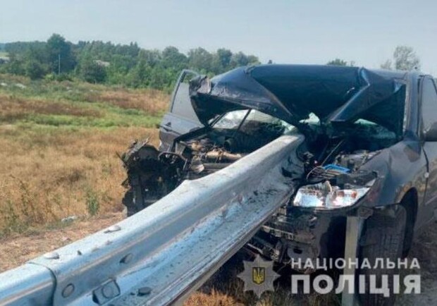 Dvoe Pogibshih Postradal Rebenok Na Trasse Harkov Kiev Legkovushku Nanizalo Na Otbojnik Foto Video Harkov Vgorode Ua