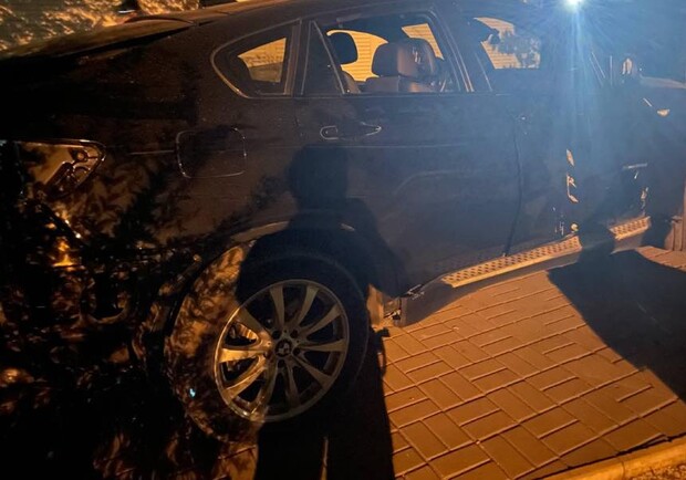 В Запорожье автомеханик угнал с СТО машину и попал в ДТП - фото: патрульная полиция