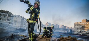 Пожар в бизнес-центре на Позняках: как спасали девочку из застрявшего лифта 