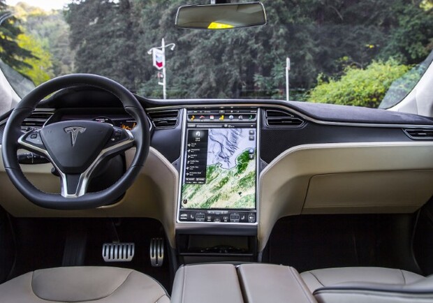 В Киеве протестировали автопилот Tesla, который сейчас в разработке. ФОто: zn.ua