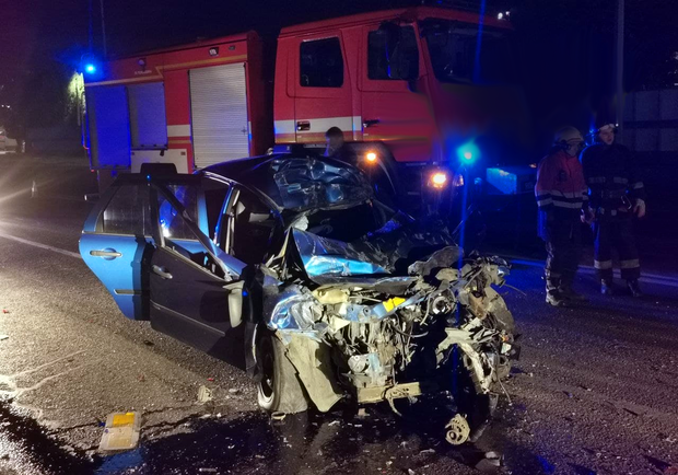 Dtp V Harkove Legkovushka Vletela Pod Benzovoz Voditel Pogib Foto Video Harkov Vgorode Ua