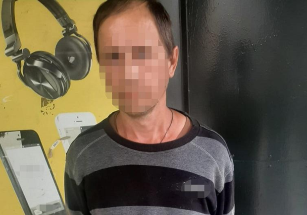 Мужчину, который развращал малолетнюю девочку на Лесном массиве. Фото: Національна поліція