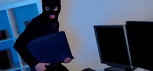 Не того наняли: на Троещине учитель украл из школы 19 ноутбуков