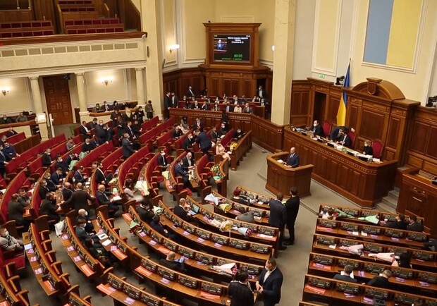 Нардепов будут бесплатно проверять на Covid-19 при входе в ВР. Фото: investigator.org.ua