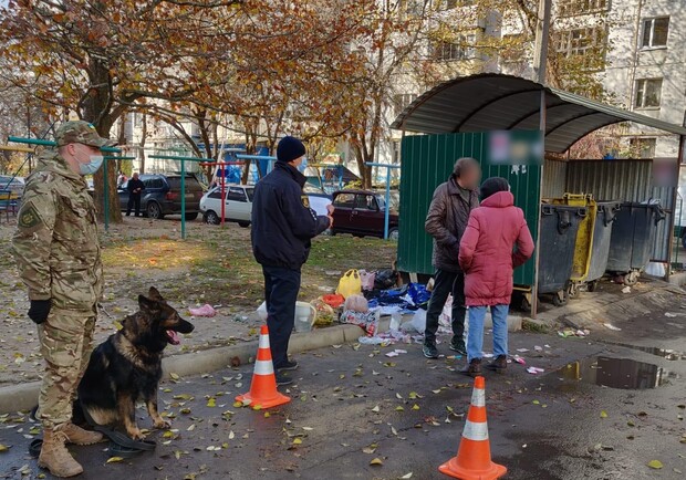 В Мелитополе нашли младенца в мусорном баке: его могли привезти туда специально. Фото: facebook.com/PoliceMelitopol