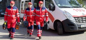 Вызывать скорую или обращаться к врачу: в МОЗ рассказали, в каких случаях медики приедут на дом