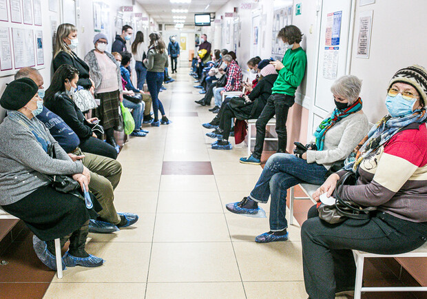 В запорожской поликлинике люди подрались из-за очереди на рентген. || Фото: ura.news