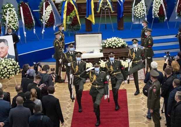 В Киеве попрощались с бывшим мэром Александром Омельченко. || Фото: kyiv.tsn. ua