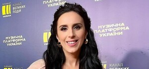 В сетях активно обсуждают откровенный наряд Джамалы на церемонии награждения