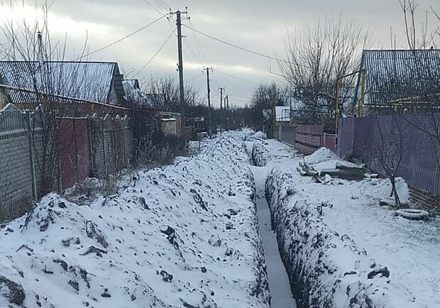 В Запорожье посреди улицы вырыли траншею - || фото: tg Nikolay Goriliy