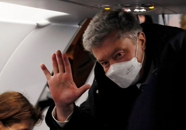 Петр Порошенко прилетел в Украину: как его встретили в аэропорту. || Фото: Reuters