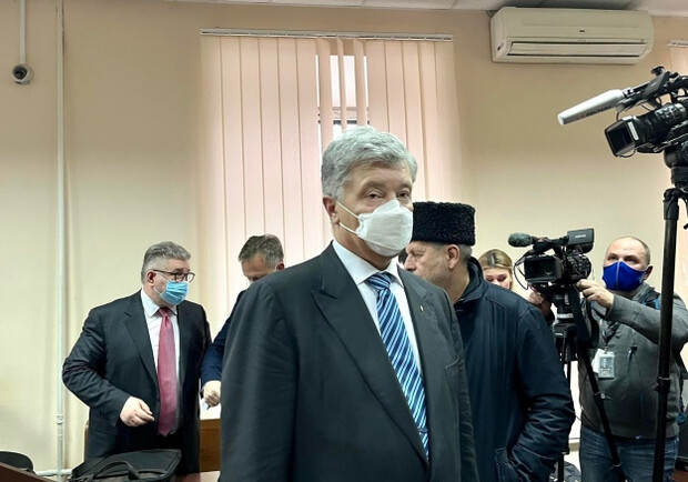 После пятичасового совещания суд над Петром Порошенко перенесли. || Фото: УП